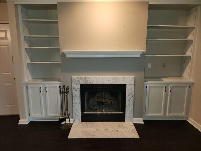 Building Photo - 3021 Stratford Ct