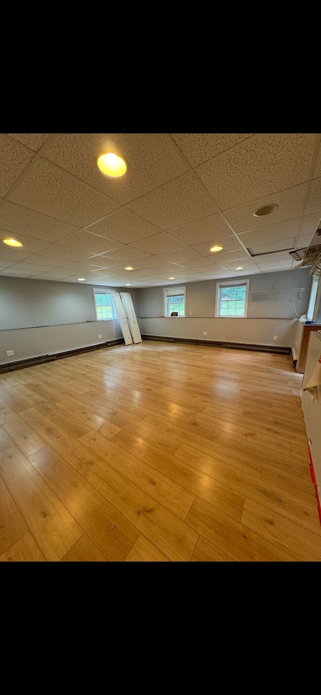 Building Photo - 76 Groton Rd