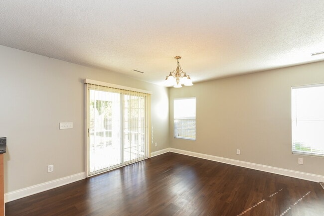 Foto del edificio - 6542 Guard Hill Dr