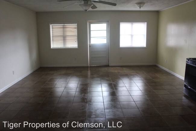 Building Photo - 1 br, 1 bath House - 211 Broad St