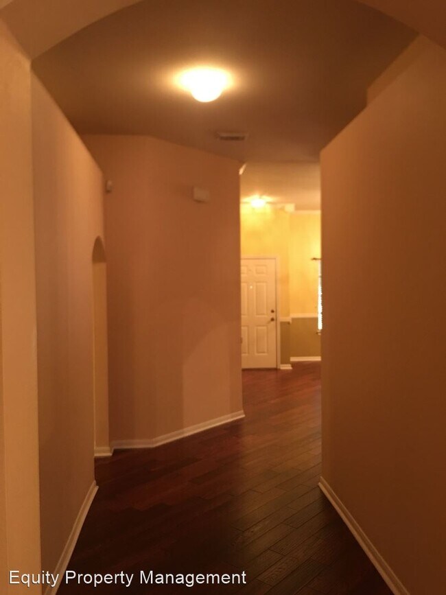 Building Photo - 3 br, 2 bath House - 100 Snowberry