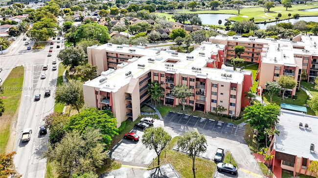 Foto del edificio - 13715 Kendale Lakes Cir