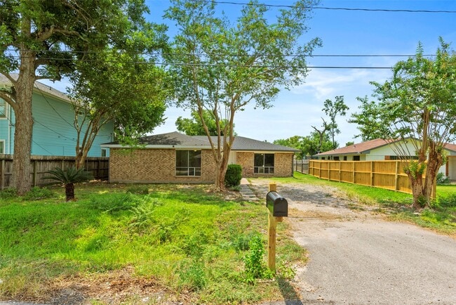 Building Photo - 3808 Corto St