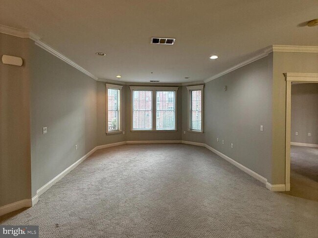 Foto del edificio - 300 W Elm St