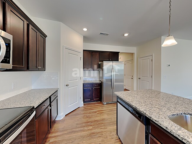 Building Photo - 3016 Esquire Dr
