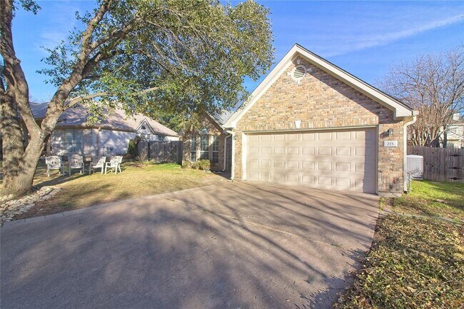 Building Photo - 215 Rio Vista Dr