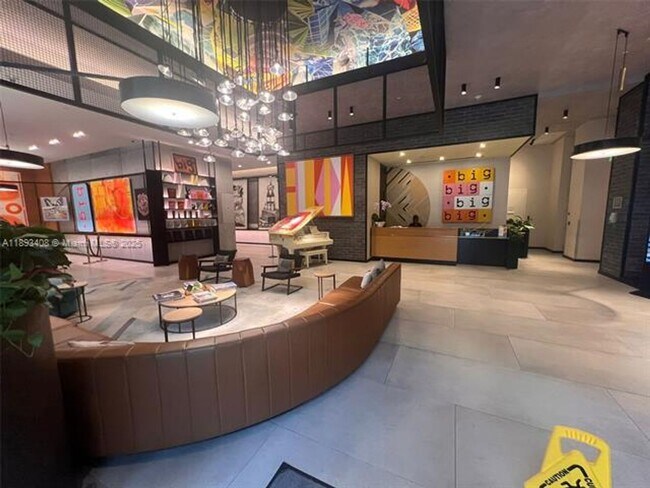 Foto del edificio - 121 NE 34th St