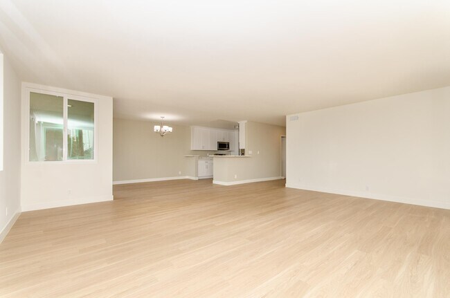 Foto del edificio - 8040 W 83rd St