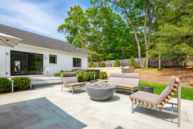 Building Photo - 455 Abrahams Path
