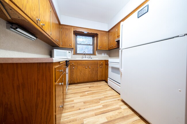 Foto del edificio - 140 Surrey Trail N