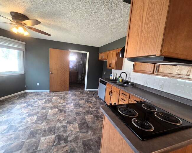 Foto del edificio - 3345 S Jefferson Ave