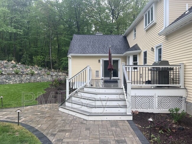 Building Photo - 235 Mellen St