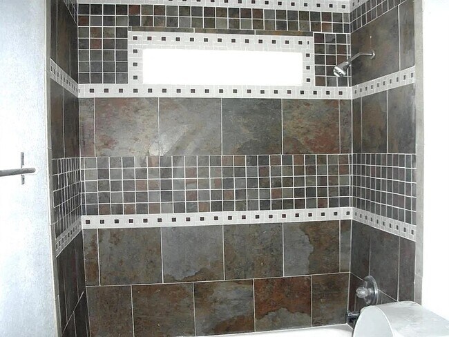 Foto del edificio - 1402 N Redondo Dr