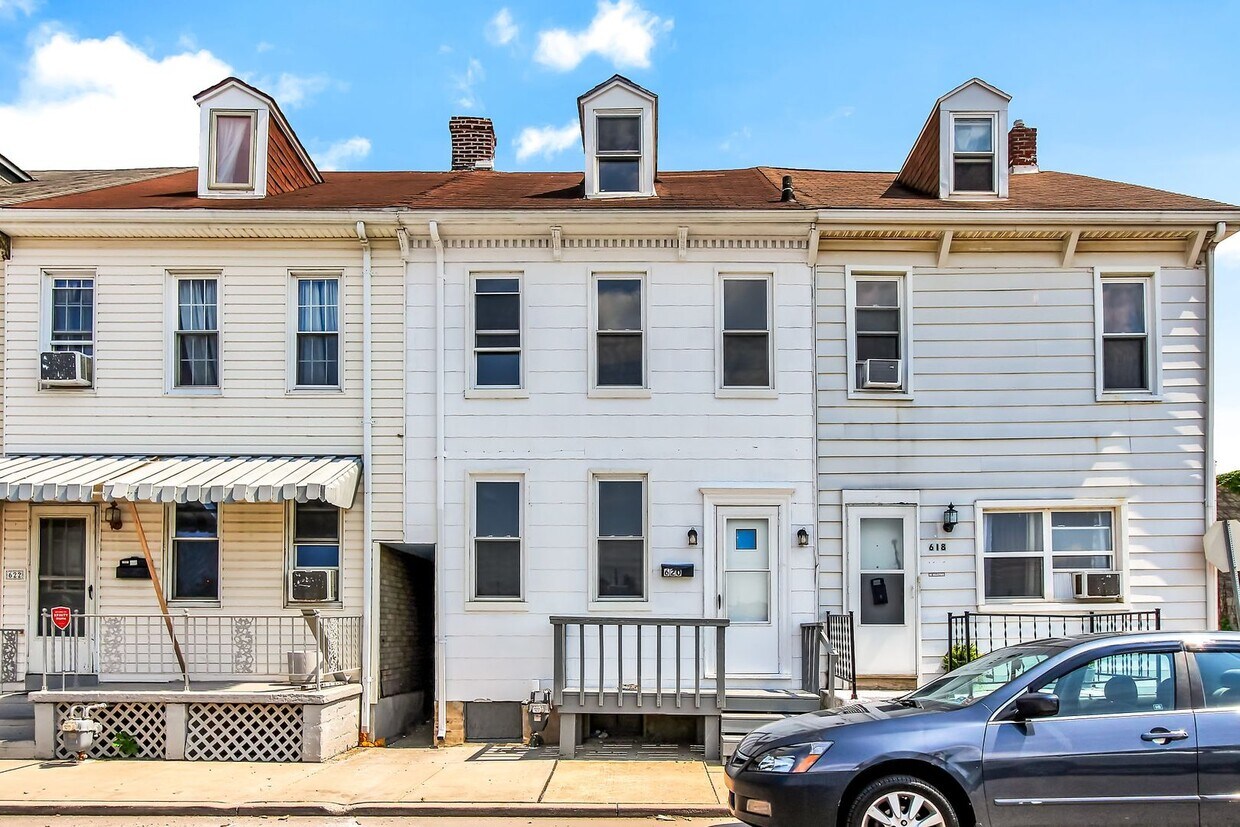 Foto principal - Cozy 3 Bedroom, 1 Bath Home in York, Pa!