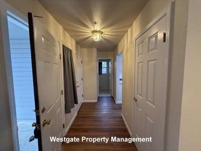 Building Photo - 821 B St