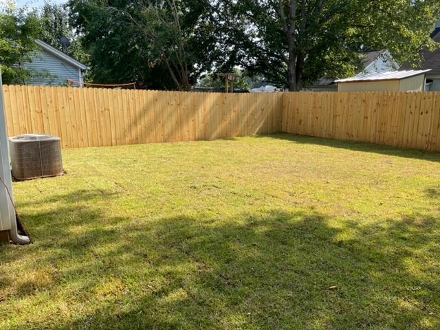 Spacious private back yard - 2816 Robinwood Ln