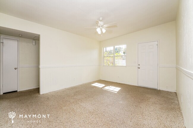 Building Photo - Inviting 4-Bedroom Home Near the Beach