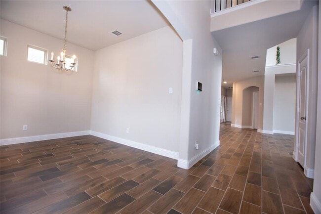 Building Photo - 2100 Miramar Dr