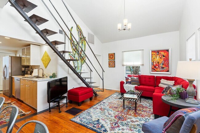 Foto del edificio - 1032 E Polk St