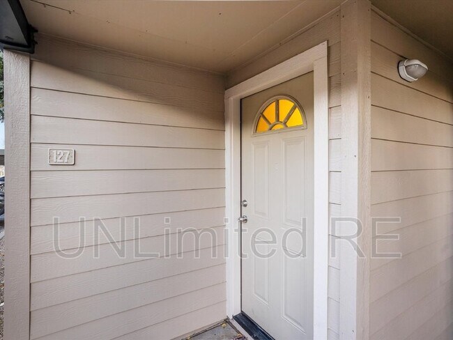 Building Photo - 3200 S Litzler Dr