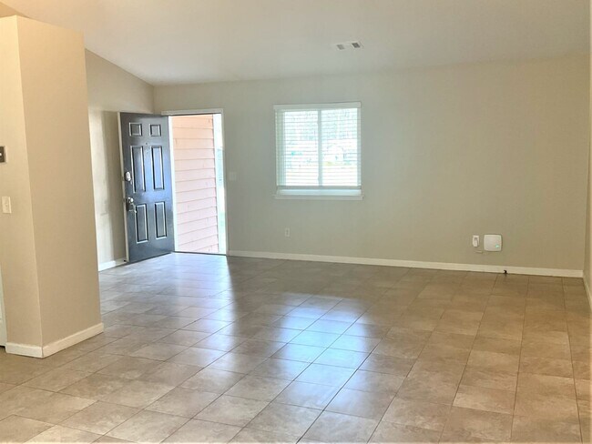 Building Photo - 3277 Stonewall Dr NW