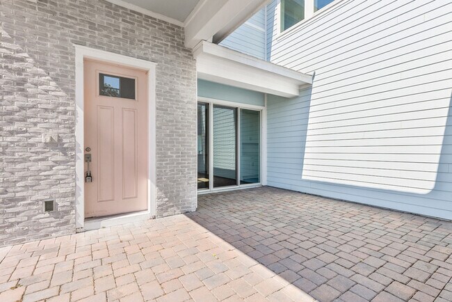 Photo - The "Naturehood" Estate: Scale, Sophistication, and a Serene Setting House