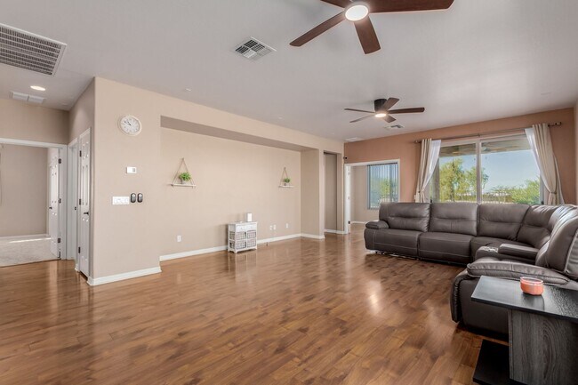 Foto del edificio - Gorgeous Property in 55+ Community