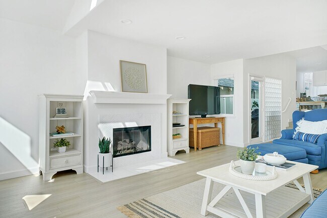 Building Photo - Oceanfront On The Boardwalk 3 Bed/ 2.5 Bath