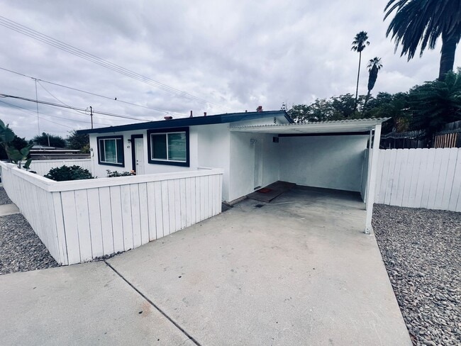 Building Photo - Escondido Historic Neighborhood 3 Bedroom 2 Bath Home