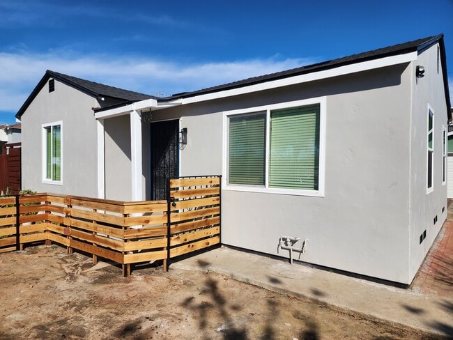 Building Photo - 703 42nd St