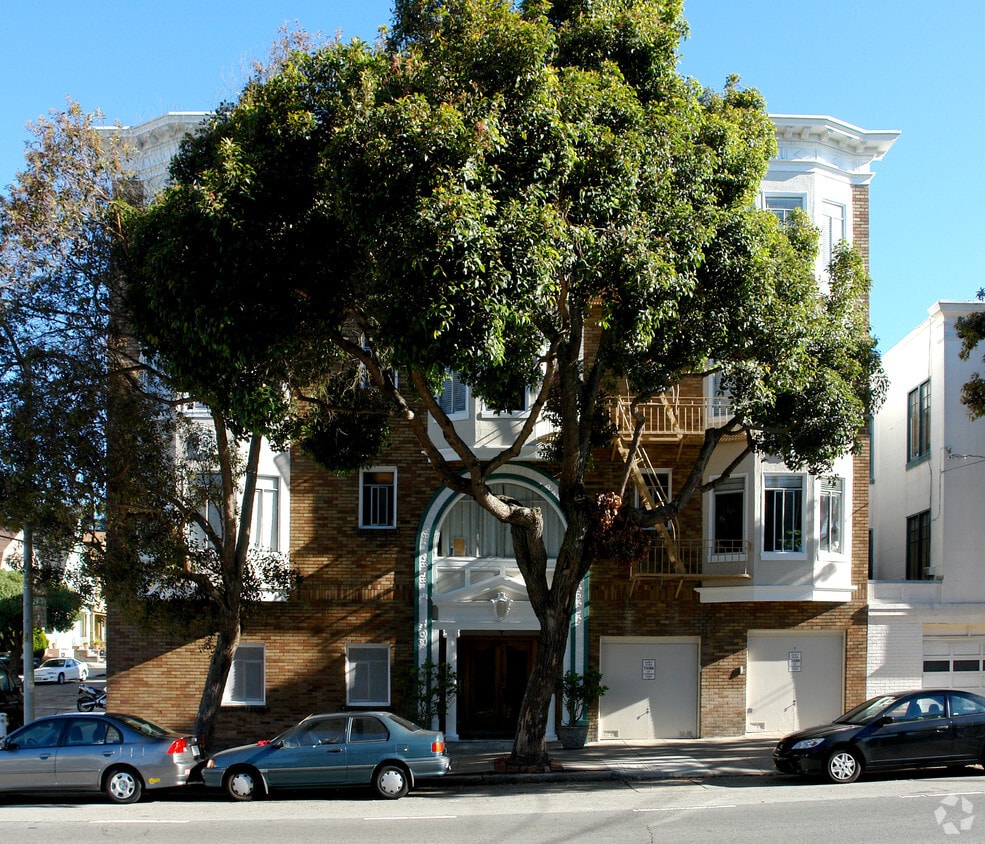 Primary Photo - 550 Lake St