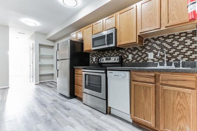 Building Photo - Nice & Cozy 2 bd/1 ba Condo in SE Washingt...