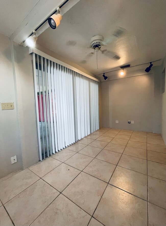 Building Photo - 4090 Springs Ln