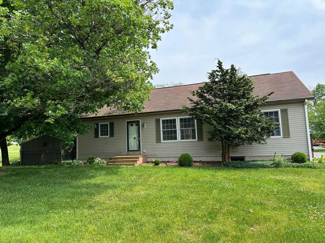 2608 S Pine Grove St Unit Main House, Lebanon, PA 17046 Room for Rent