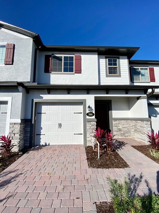 Foto del edificio - Brand New Townhome for Rent in Gated Commu...