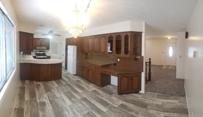 Building Photo - 4 Bed, 3 Bath HOME in Rexburg