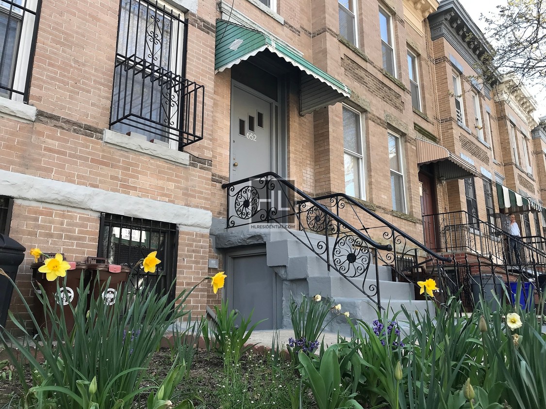 Primary Photo - 48 STREET