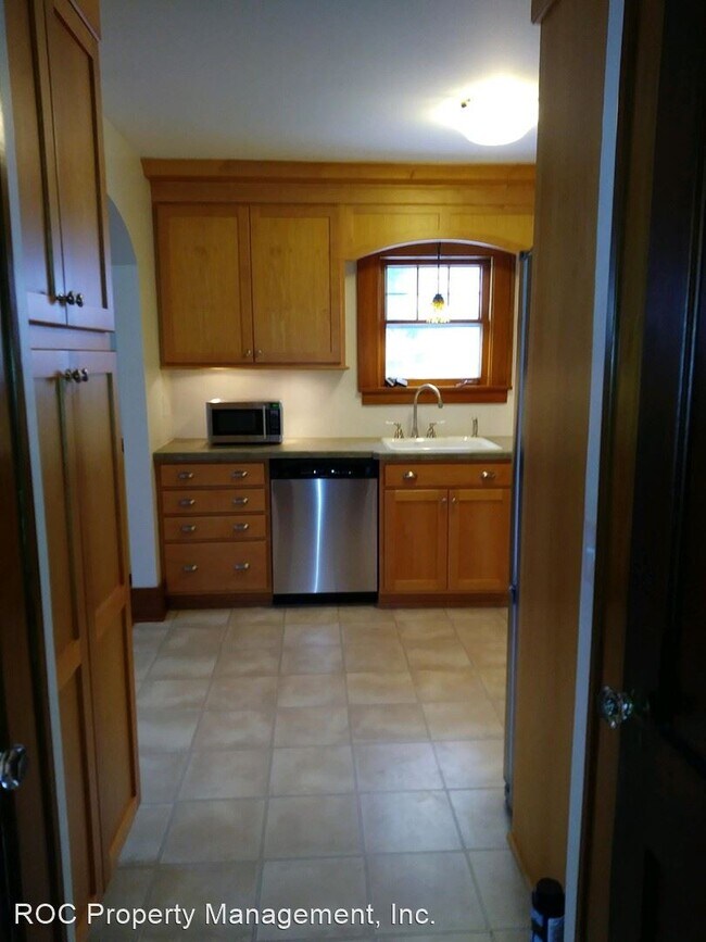 Foto del edificio - 3 br, 1.5 bath House - 50 Winfield Rd