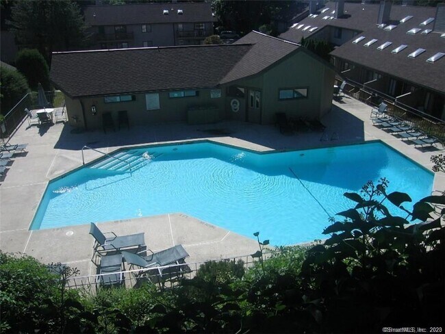 Foto del edificio - 2437 Bedford St