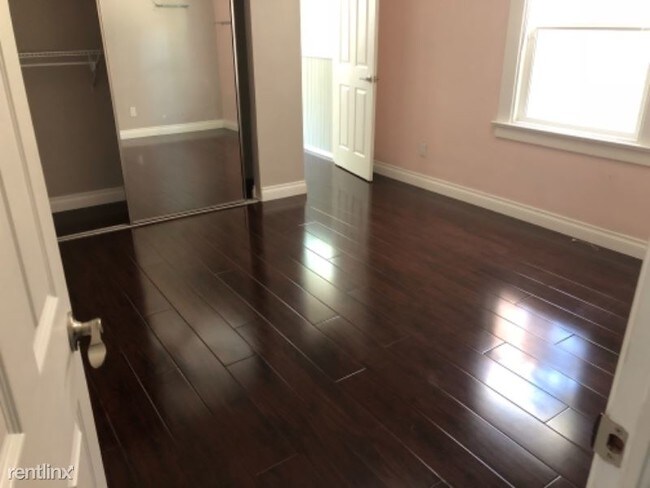 Building Photo - 3 br, 2 bath Apartment - 241 Santa Anita Ct