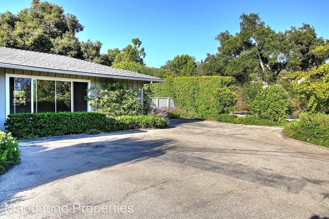 Building Photo - 3 br, 2 bath House - 830 Summit Road