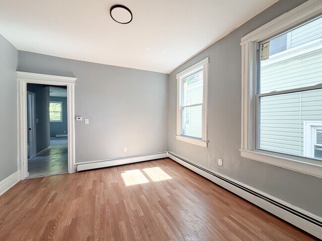Building Photo - 648 Grove St