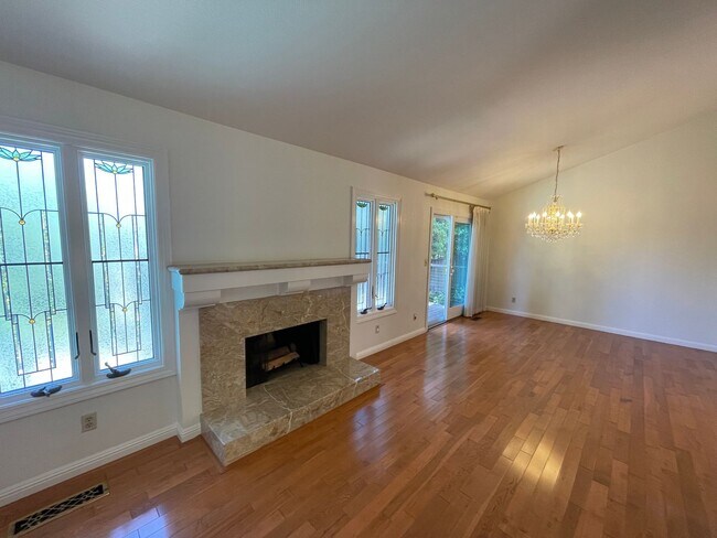 Foto del edificio - Beautiful home with pool in Cupertino, Available Soon!
