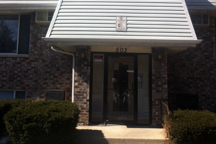 Entrada principal de 503 E Bellarmine Dr - 503 Bellarmine Dr E
