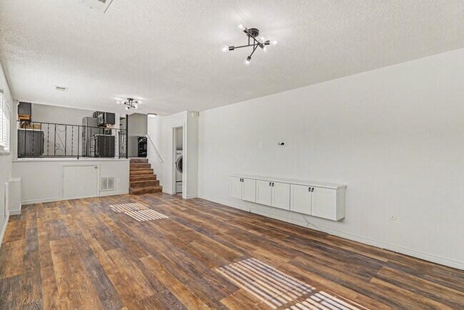 Foto del edificio - 6538 W Kenyon Ave