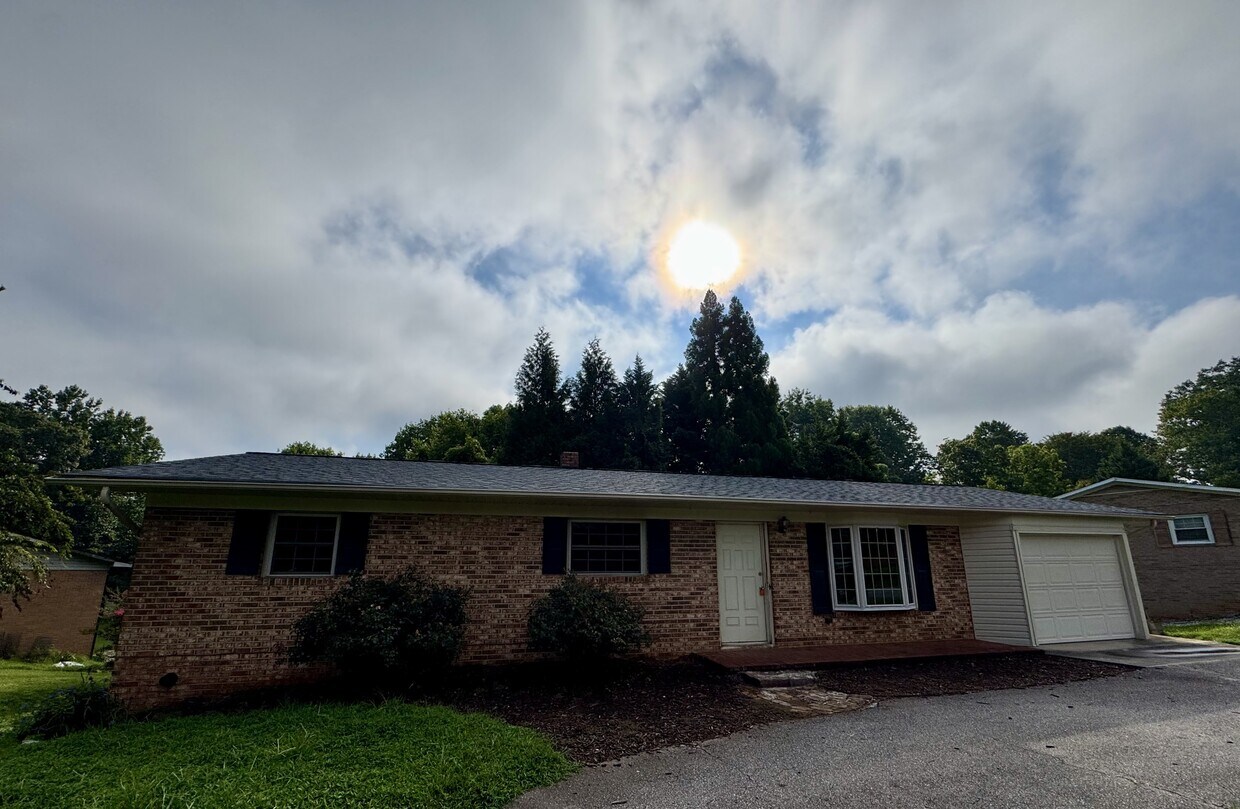 Foto principal - 1412 Westwood Ln
