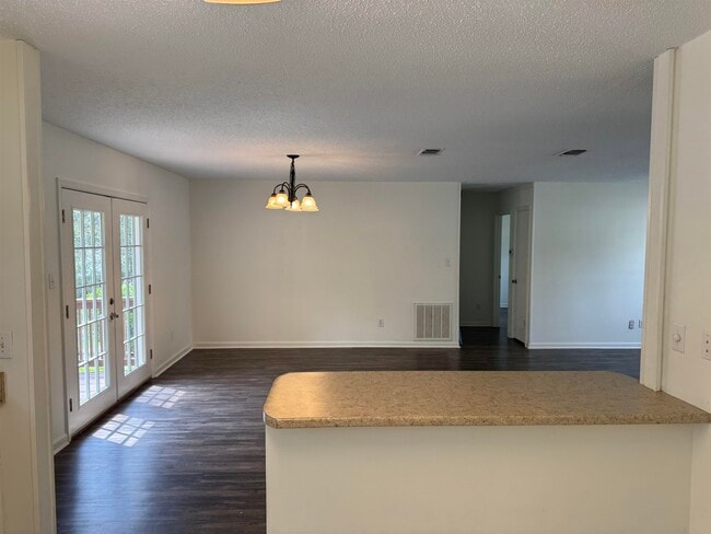 Building Photo - 255 Skate Dr