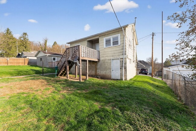 Building Photo - 604 Hart St