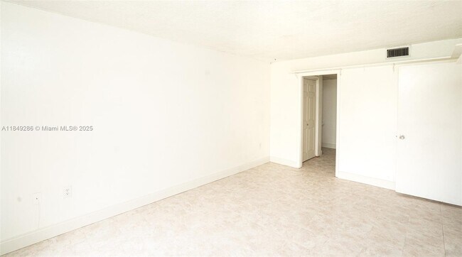 Foto del edificio - 1850 NE 169th St