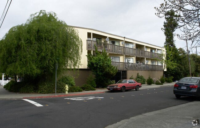 Building Photo - 467 Clinton St